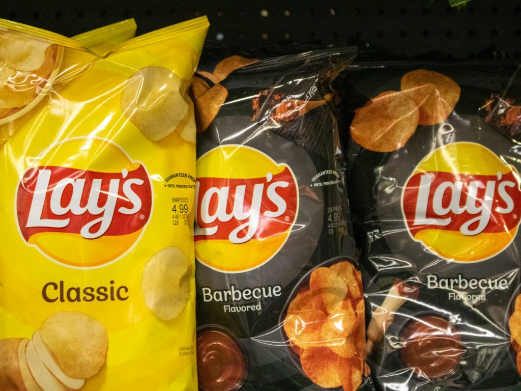 Lays classic and barbecue potato chips.